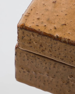 Bewaardozen Treasure Bruin 12x12x8cm van House Doctor, van dichtbij met materiaal en afwerking zichtbaar