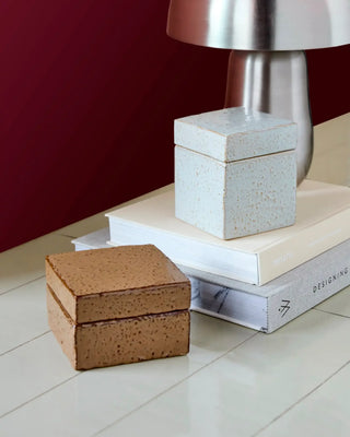 Bewaardozen Treasure Bruin 12x12x8cm van House Doctor, toegepast in een sfeervolle interieursetting