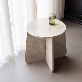 Bijzettafel Marb beige 48cm van House Doctor, toegepast in een sfeervolle interieursetting