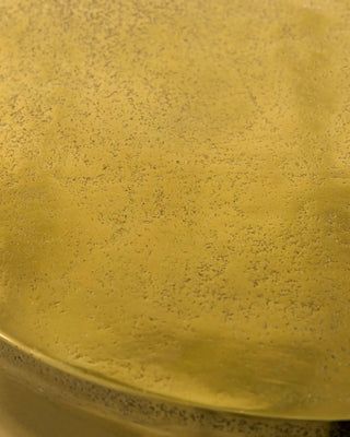 Bijzettafel Riga Antiek gouden afwerking 40cm van House Doctor, in een gestileerde detailopstelling