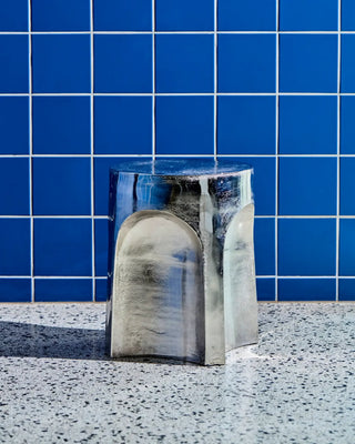 bijzettafel Riga zilver 40cm van House Doctor, toegepast in een sfeervolle interieursetting