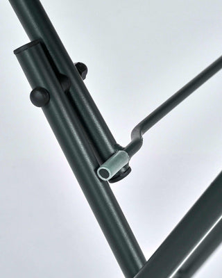 Bistro set Helo groen van House Doctor, in een gestileerde productopstelling