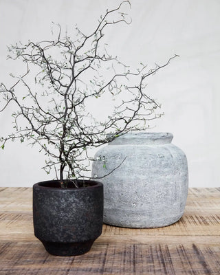 Bloempot Rustik betonlook 19cm van House Doctor, met vorm, materiaal en afwerking duidelijk zichtbaar