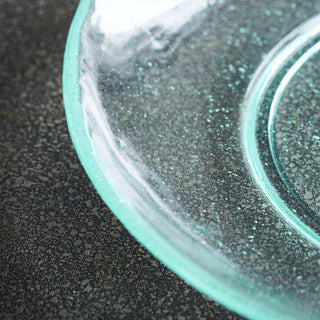 Bord Rain blauw glas 27cm - 2 stuks van House Doctor, van dichtbij met materiaal en textuur zichtbaar
