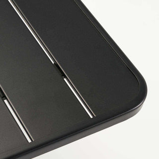Buitentafel Helo zwart 200cm van House Doctor, met een close-up van de afwerking