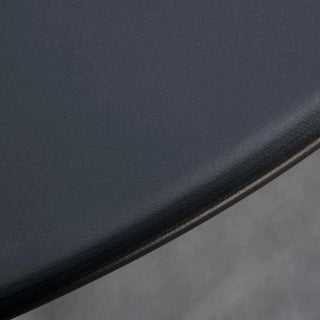 Buitentafel Helo zwart 70cm van House Doctor, van dichtbij met materiaal en textuur zichtbaar