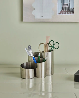 Curve organizer zilver 19cm van House Doctor, toegepast in een sfeervolle interieursetting