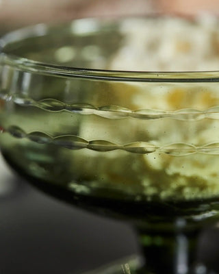 Dessertschaal Vintage groen glas 11cm van House Doctor, in een gestileerde detailopstelling