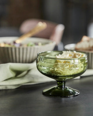 Dessertschaal Vintage groen glas 11cm van House Doctor, toegepast in een sfeervolle interieursetting