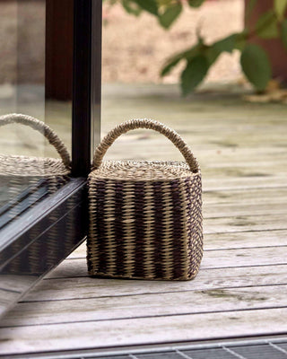 Deurstopper Stopp bruin 20cm van House Doctor, toegepast in een sfeervolle interieursetting