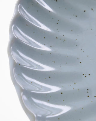 Dinerbord Scallop Lichtblauw 26cm van House Doctor, van dichtbij met materiaal en afwerking zichtbaar