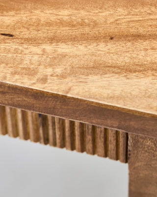 Eettafel Balance antiekbruin 90×200 cm van House Doctor, in een gestileerde detailopstelling