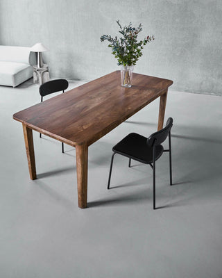 Eettafel Balance antiekbruin 90×200 cm van House Doctor, toegepast in een sfeervolle interieursetting