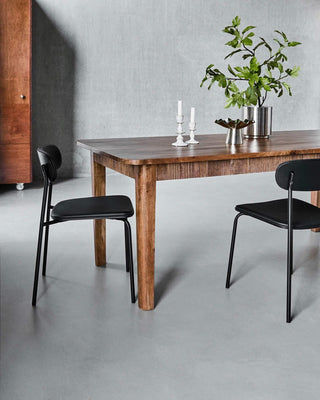 Eettafel Balance antiekbruin 90×200 cm van House Doctor, toegepast in een stijlvolle woonkamer