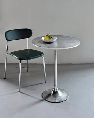 Eettafel Pan zilver 61cm van House Doctor, toegepast in een sfeervolle interieursetting