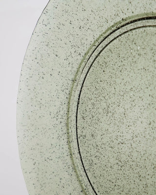 Groen glazen bord Rain 21cm - 2 stuks van House Doctor, recht van voren met vorm en afwerking zichtbaar