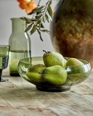 Groene glazen schaal Rain 24cm van House Doctor, toegepast in een sfeervolle interieursetting