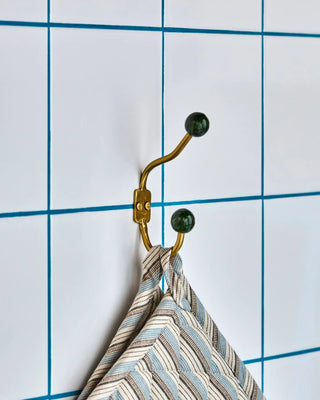 Haak Ball Groen 13cm - 2 stuks van House Doctor, toegepast in een stijlvolle woonkamer