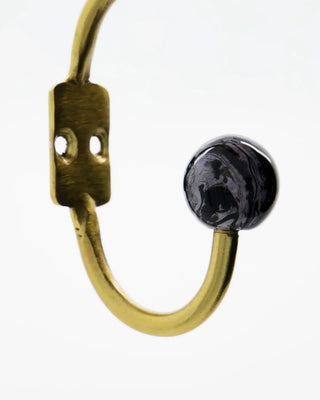 Haak Ball Zwart Wit 13cm - 2 stuks van House Doctor, schuin bekeken met vorm en afwerking zichtbaar