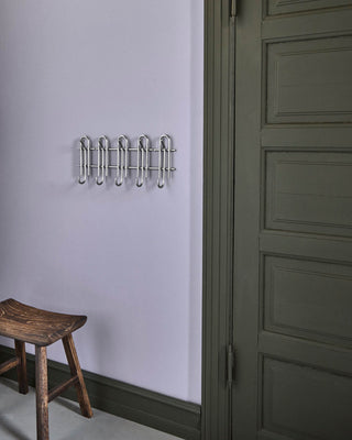 Haakrek Cleo zilver 50cm van House Doctor, toegepast in een stijlvolle woonkamer