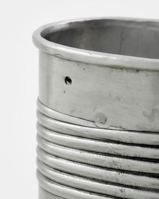 Hangende Bloempotten Groove zilver 18cm van House Doctor, van dichtbij met materiaal en afwerking zichtbaar