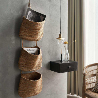 Hangende manden Rambla 109cm van House Doctor, toegepast in een sfeervolle interieursetting