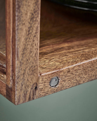 Hangkast Montre bruin 51cm van House Doctor, toegepast in een stijlvolle woonkamer