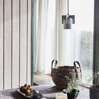 Hanglamp Akola zilver 12,5cm van House Doctor, toegepast in een sfeervolle interieursetting