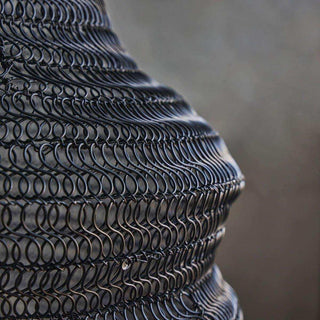 Hanglamp Mesh zwart 30cm van House Doctor, van dichtbij met materiaal en textuur zichtbaar