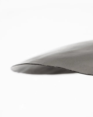Hatt lampenkap in geborsteld zilver 60cm van House Doctor, van opzij met vorm en afwerking zichtbaar