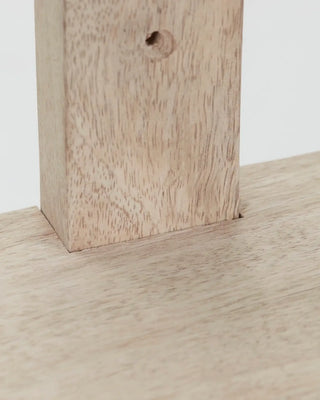 Houten wandplanken in natuurlijke afwerking 75cm van House Doctor, in een gestileerde detailopstelling