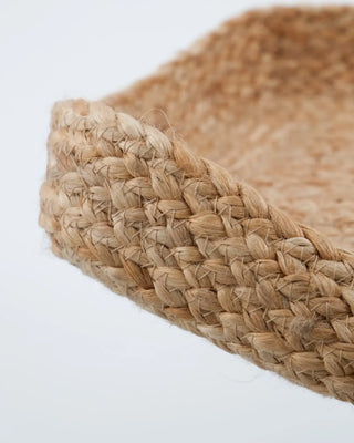 Jute dienbladen set naturel 36cm - set van 2 van House Doctor, van dichtbij met materiaal en afwerking zichtbaar