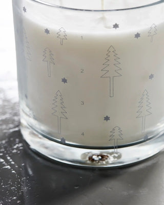 Kaars in glas Advent zilver 12cm van House Doctor, van dichtbij met materiaal en textuur zichtbaar