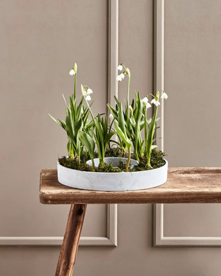 Kaarsenstandaard The Ring grijs 35cm van House Doctor, toegepast in een sfeervolle interieursetting