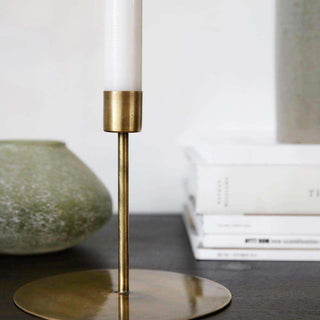 Kandelaar Anit goud 12cm van House Doctor, van dichtbij met materiaal en textuur zichtbaar