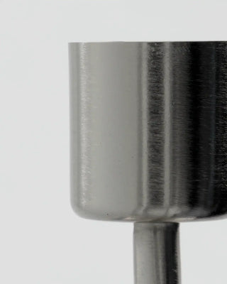Kandelaar Anit zilver 12cm van House Doctor, toegepast in een sfeervolle interieursetting