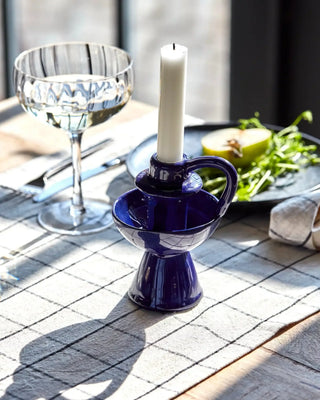 Kandelaar Diva blauw 14cm van House Doctor, toegepast in een sfeervolle interieursetting