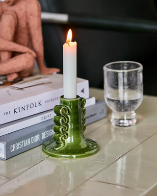 Kandelaar Diva Groen 9.5cm van House Doctor, toegepast in een sfeervolle interieursetting
