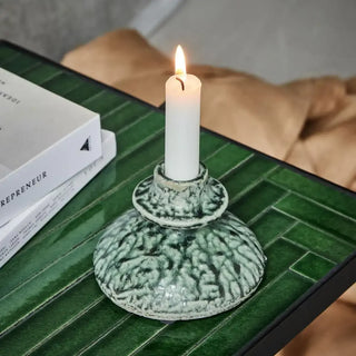 Kandelaar Kulu groen 11cm van House Doctor, toegepast in een sfeervolle interieursetting