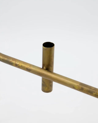 Kandelaar Maxi antiek koper 102cm van House Doctor, van opzij met vorm en afwerking zichtbaar
