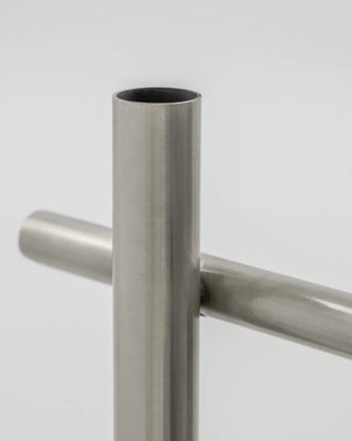 Kandelaar Maxi antiek zilver 80cm van House Doctor, in een gestileerde detailopstelling