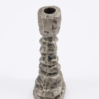Kandelaar Raku antiek zilver 20cm van House Doctor, van opzij met zicht op vorm en constructie