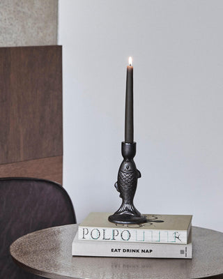 Kandelaar Rio Metaallic zwart Ø10×20 cm van House Doctor, toegepast in een sfeervolle interieursetting