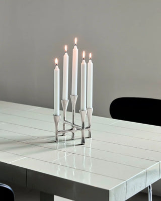 Kandelaar Tristy zilver 20cm van House Doctor, toegepast in een sfeervolle interieursetting