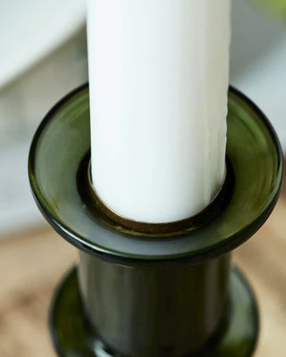 Kandelaar Vidro groen glas 12cm van House Doctor, in een gestileerde detailopstelling