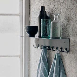 Kapstok Book zwart 60cm van House Doctor, toegepast in een sfeervolle interieursetting
