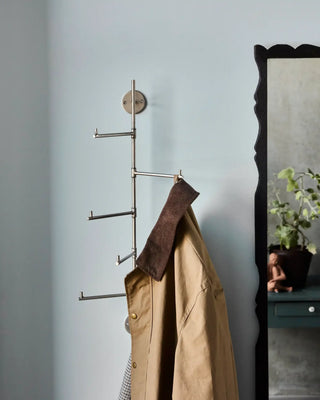 Kapstok Flex zilver 70cm van House Doctor, toegepast in een sfeervolle interieursetting