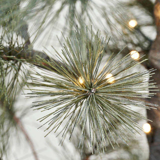 Kerstboom Peuce natuur 180cm van House Doctor, van opzij met zicht op vorm en constructie