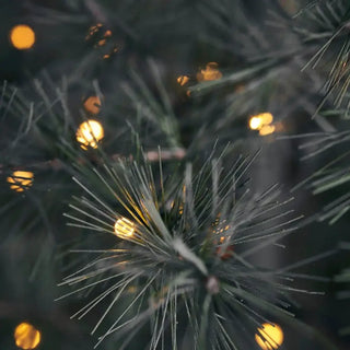 Kerstboom Pin natuur 180cm van House Doctor, van dichtbij met materiaal en textuur zichtbaar