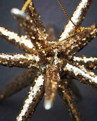 Kerstster Spike bruin glitter glas groot - 4 stuks van House Doctor, van dichtbij met puntvorm en glanzende goudkleurige glitter